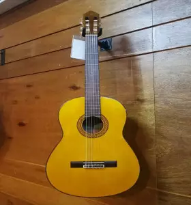 ویژگی گیتار یاماها C80 - مشخصات گیتار یاماها C80